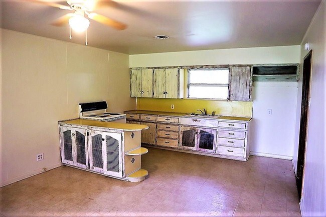 Building Photo - 207 E Harpole Rd