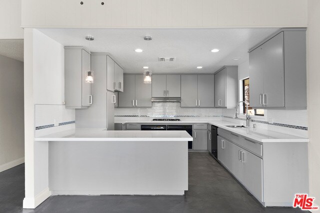 Building Photo - 2116 N Topanga Canyon Blvd