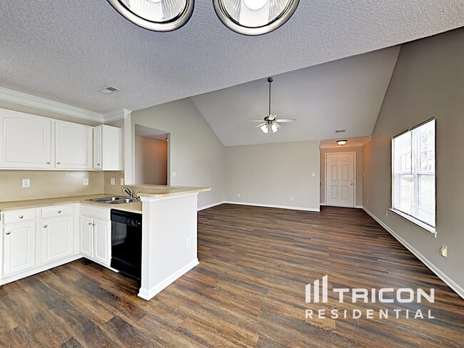 Building Photo - 2113 Sebastiani Dr