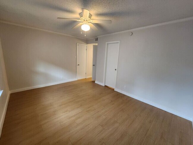 Building Photo - Abbey Road B2- 2 bedroom, 2 bath