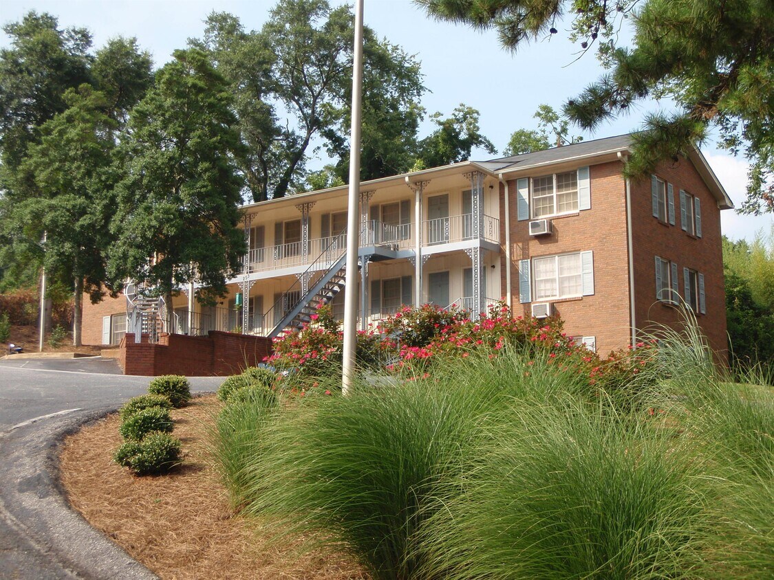 Primary Photo - 253 E Cloverhurst Ave