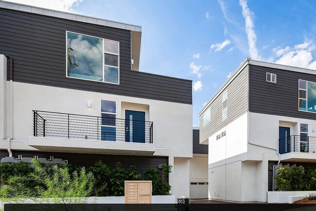 Foto del edificio - 857 Hyperion Ave