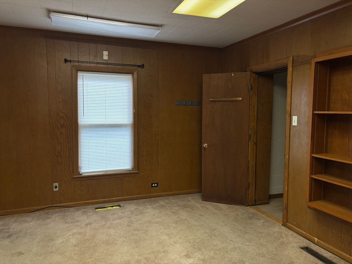 Foto principal - 4/1.5 Right in Downtown Denison!