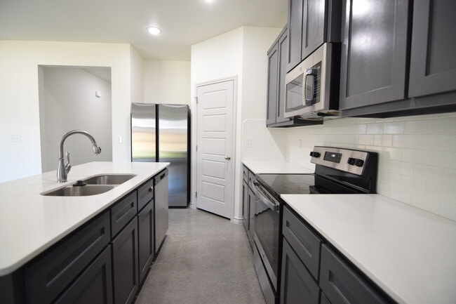 Building Photo - 806 Freedom Cir