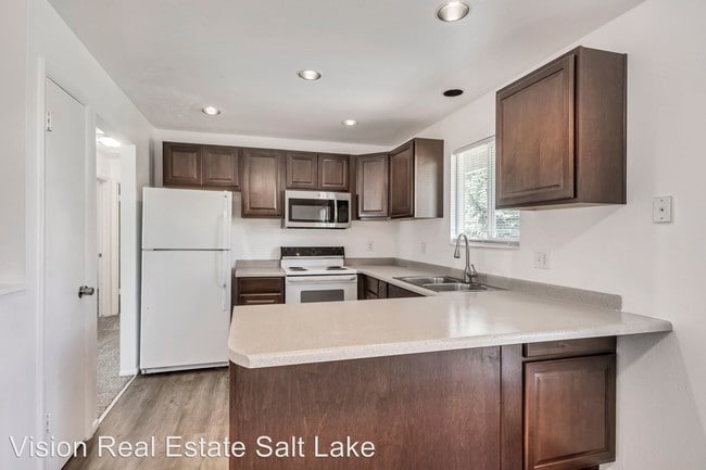 Building Photo - 4 br, 2 bath House - 6180 S Country Hills Dr