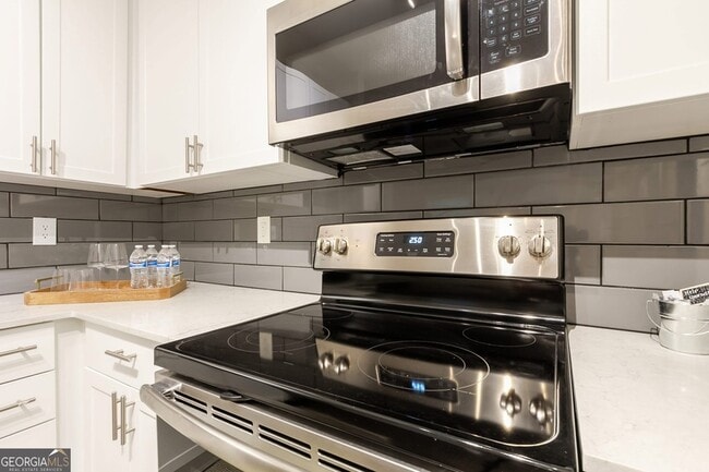 Building Photo - 433 Highland Ave NE
