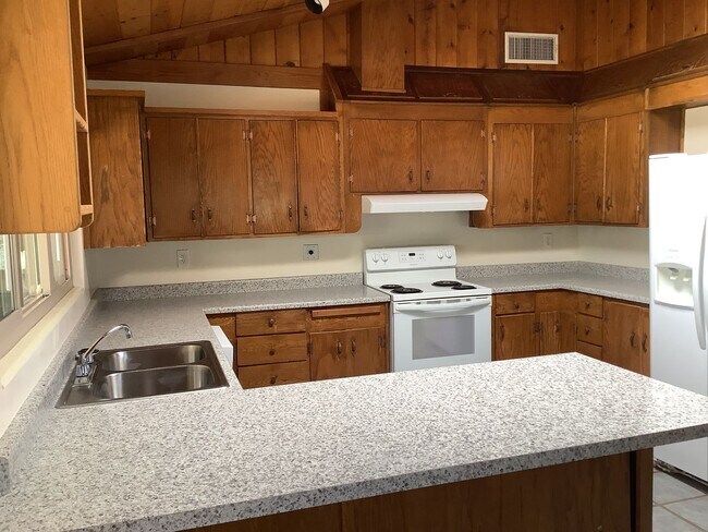 Building Photo - 3BD 2BA Waiting for You to Call Home!!