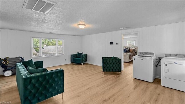 Building Photo - 1404 Denim Rd
