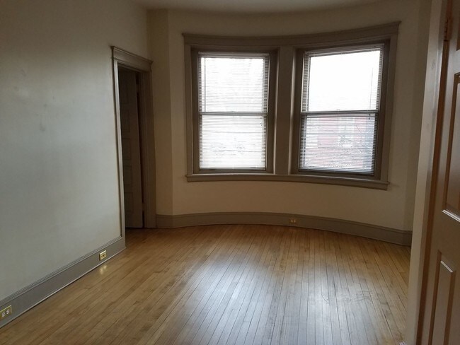 Foto del edificio - 104 E Walnut St