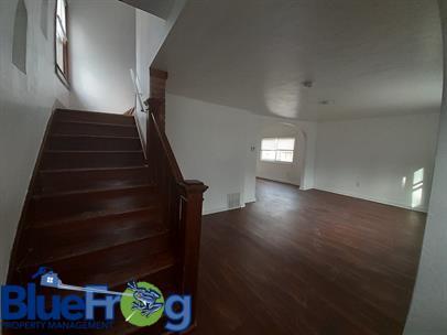 Building Photo - 424 S Van Buren St