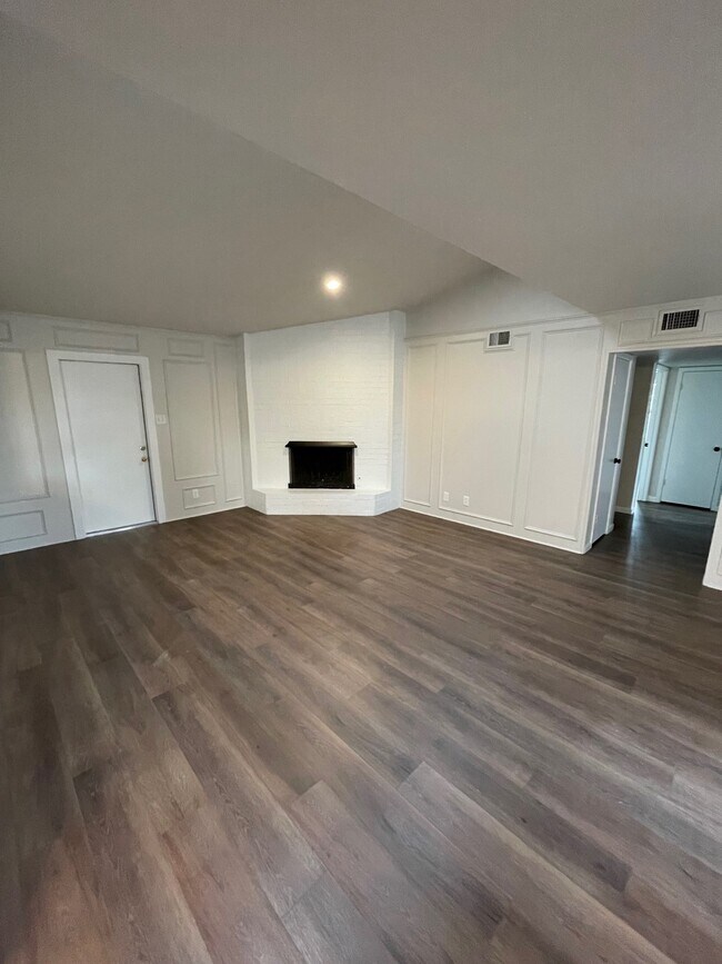 Building Photo - 3600 W Ohio Ave