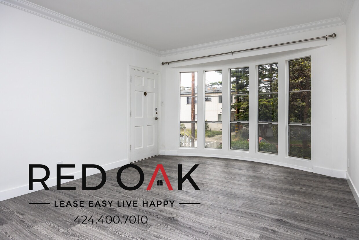 Foto principal - Spacious One Bedroom on Picturesque Ground...