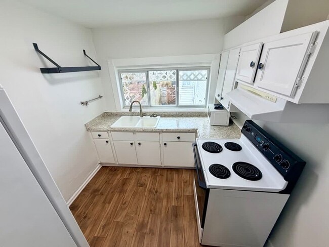 Building Photo - 365 S Upper St