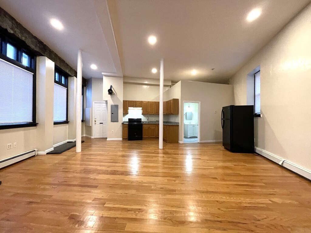 124 Winnisimmet St Unit 10, Chelsea, MA 02150 Room for Rent in Chelsea, MA