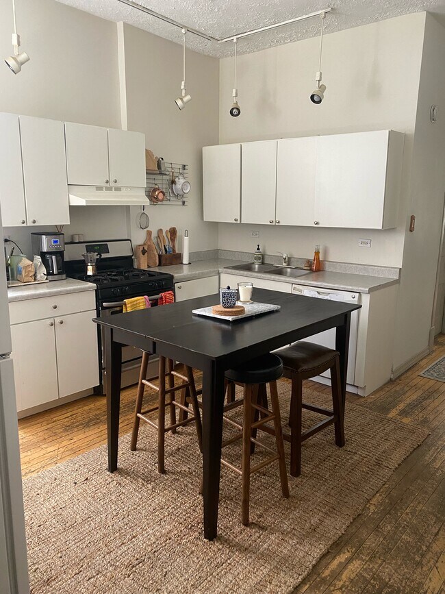 Kitchen - 1924 W Division St