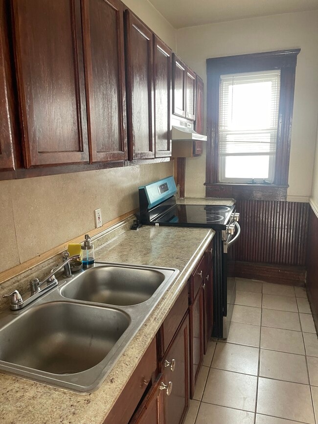 Building Photo - 5 Cornish St