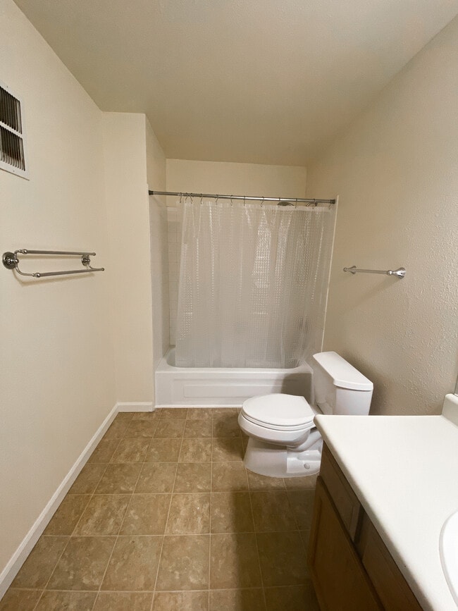 Building Photo - 430 Zang St