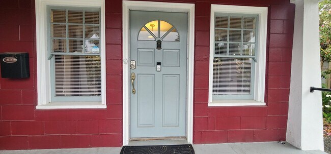 Foto del edificio - Single Family Fully Furnished Home with Al...