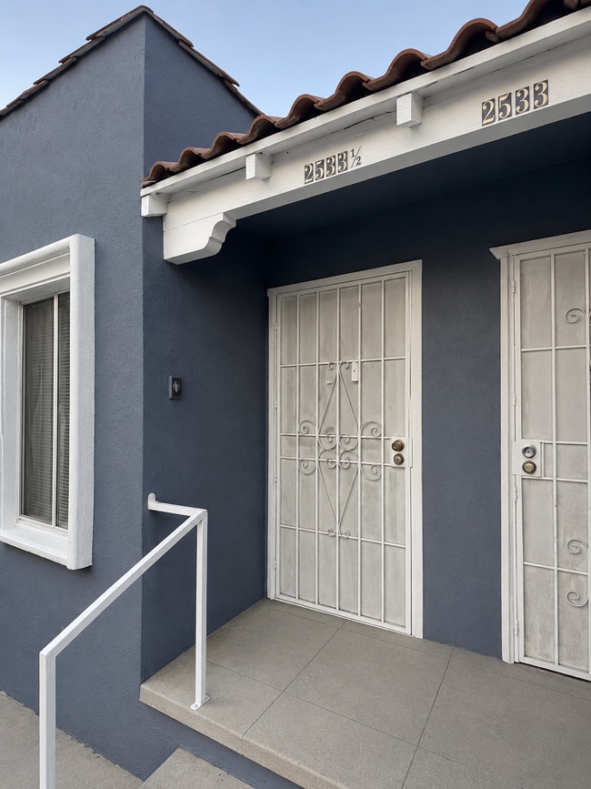 Building Photo - 2521 Hillcrest Dr