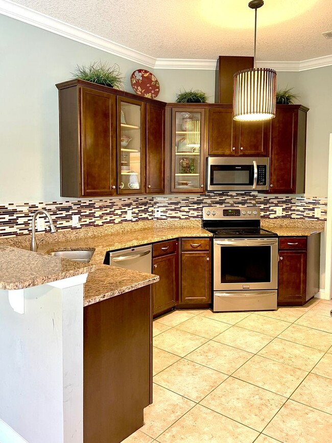 Foto del edificio - 3-Bedroom, 2-Bath Home with Pool Access an...