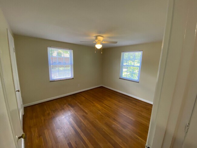 Building Photo - 48 E Stafford Ave