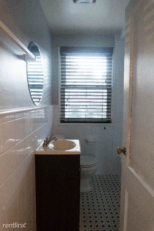 Building Photo - 421 Westshire Dr