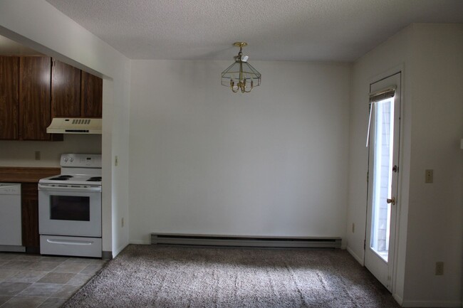 Building Photo - Lovely Condo Next to Campus- Winter Move I...