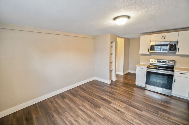 Foto del edificio - 2305 W Broadway Ave