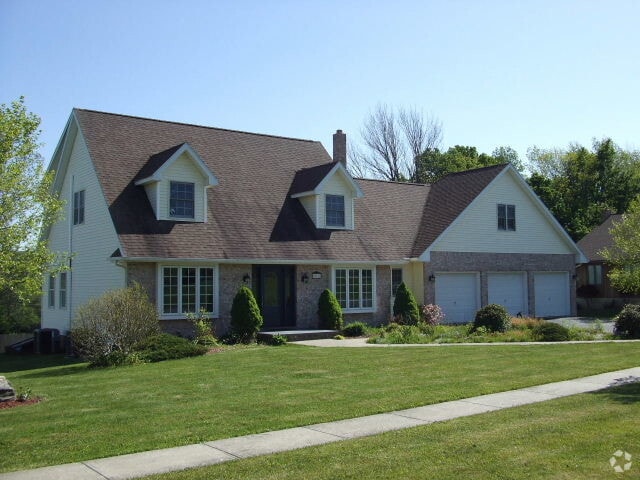 Building Photo - 911 Clearview Rd