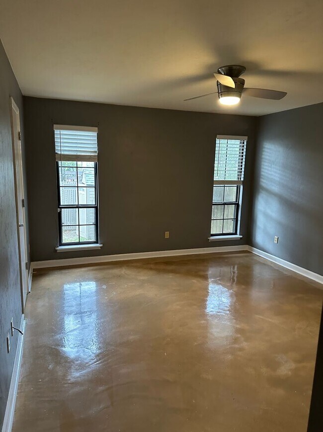 Foto del edificio - Great townhome in Brewster Estates!