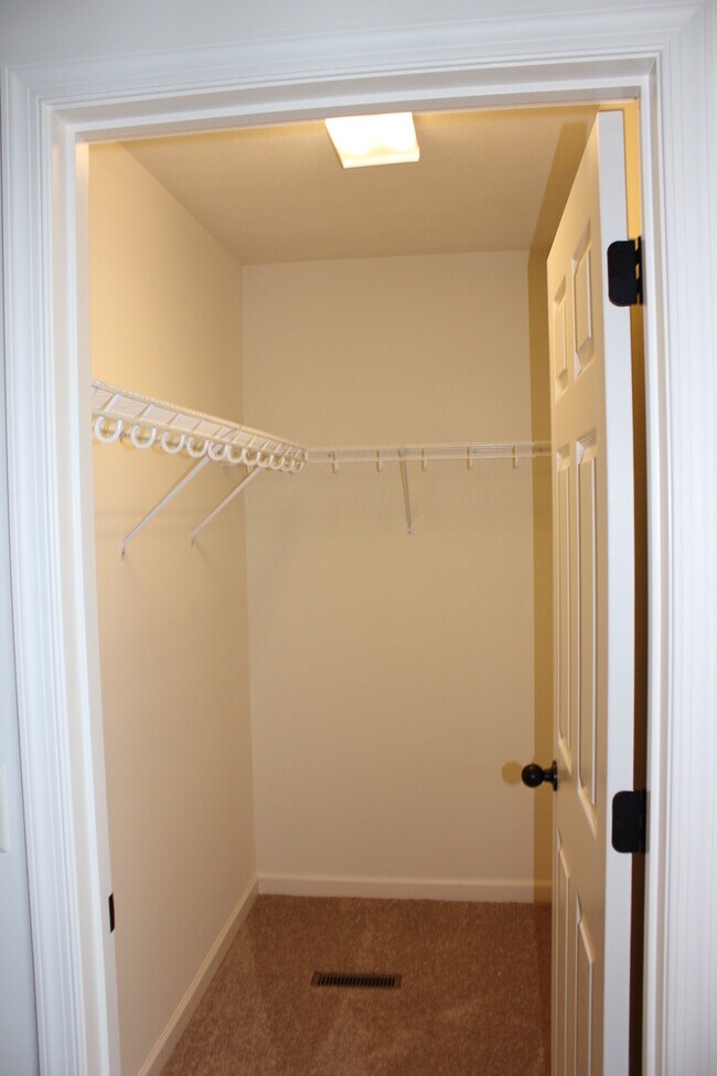 Foto del edificio - 3 Bedroom, 2.5 Bath Two Level Townhouse