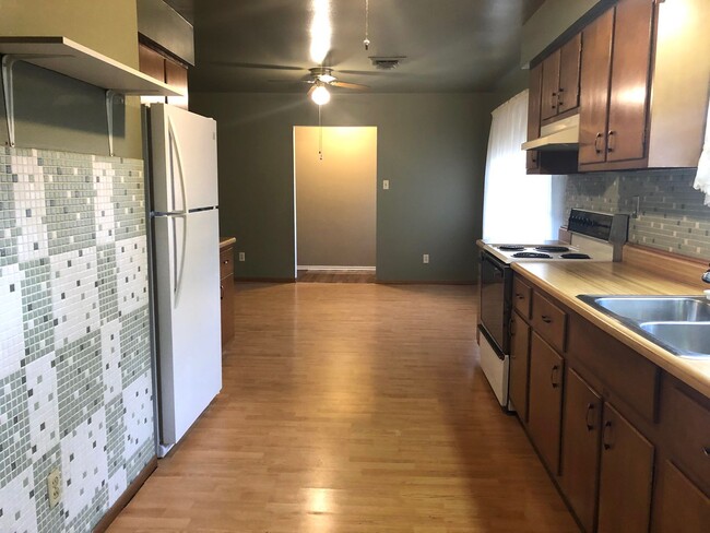 Building Photo - Beautiful Family Home
