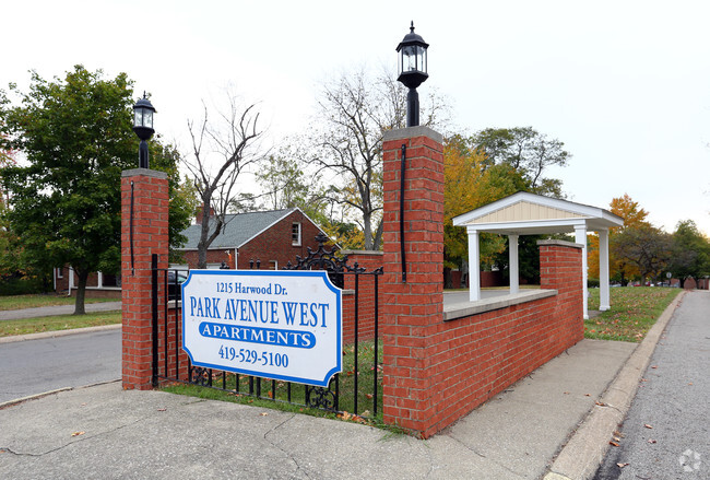 Building Photo - Park Avenue West Apartments