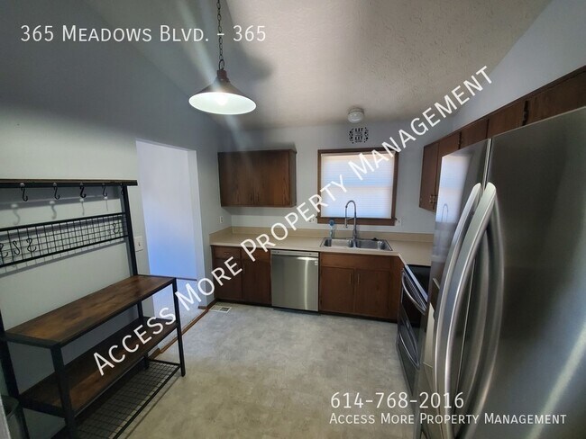 Building Photo - 3 BED 1,655 SQ.FT WITH POOL IN PICKERINGTON