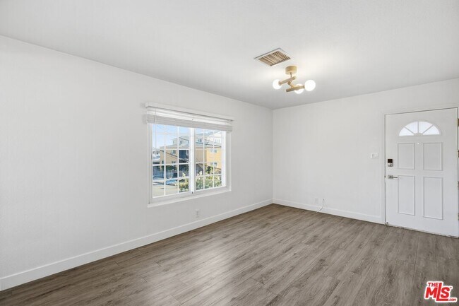 Foto del edificio - 11761 Hart St
