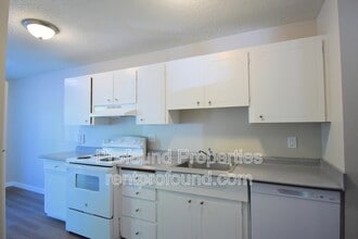 Building Photo - 704 NE 99th Ave
