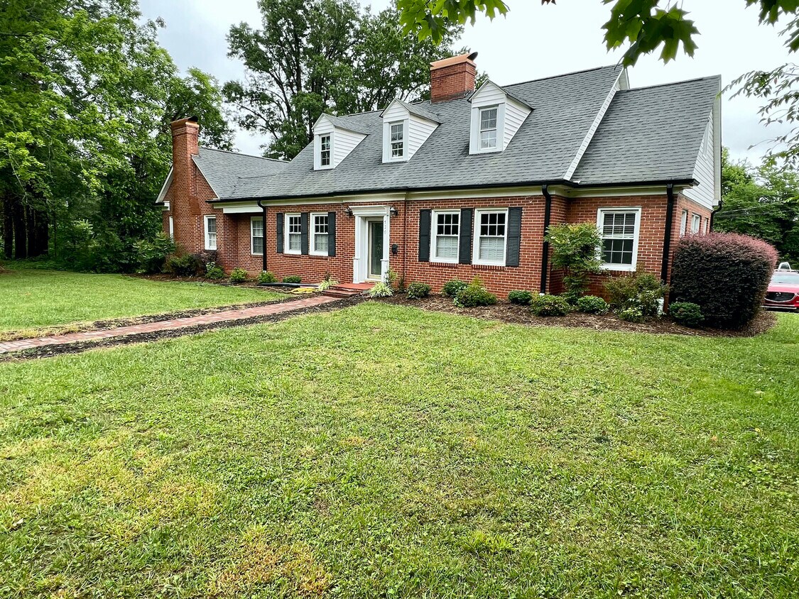 520 Lenoir St, NC 28655 House Rental in NC