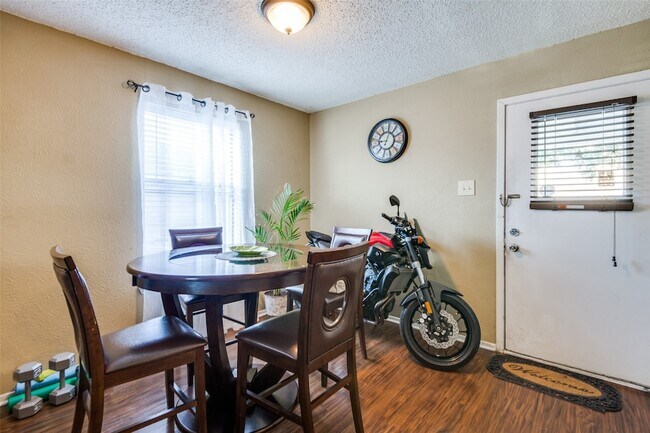 Foto del edificio - 3309 Fallmeadow St
