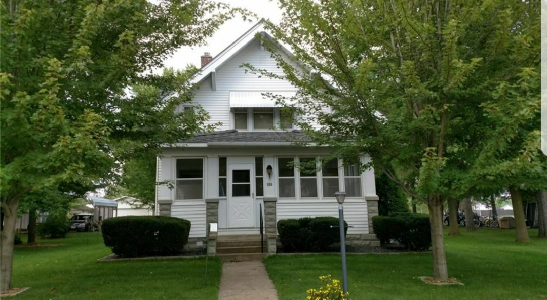 Primary Photo - 224 E Dell St