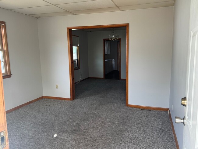 Building Photo - Great bones, great location