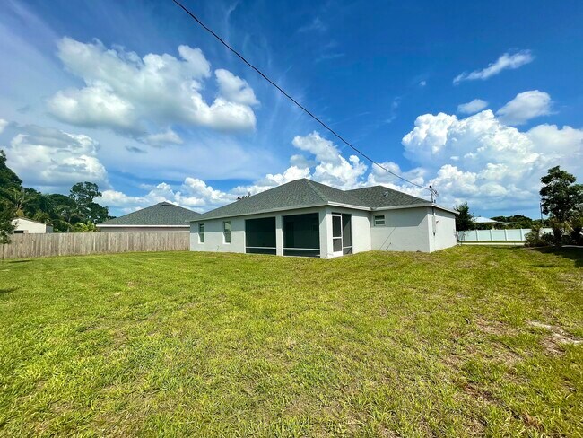 Foto del edificio - 742 NW Fairhaven Dr