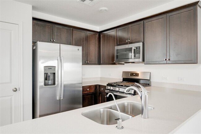 Foto del edificio - 13520 Knights Br Dr