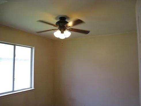 Foto del edificio - 1310 Waterfall Ave