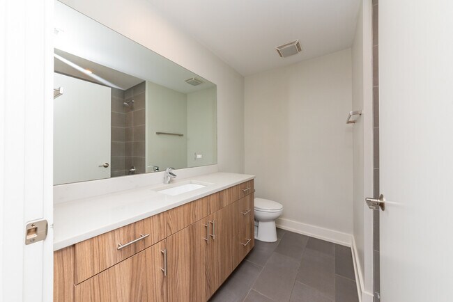 Foto del edificio - 2111 S Halsted St