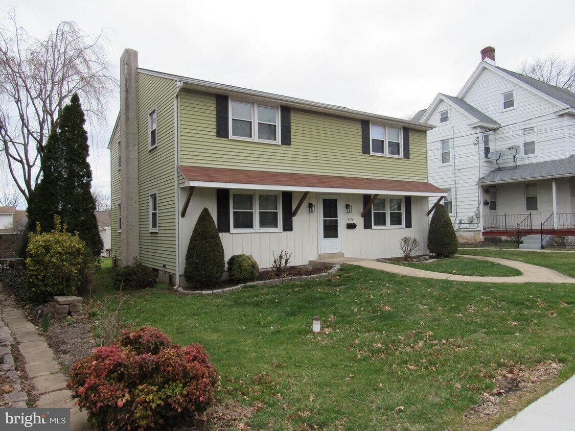 Primary Photo - 357 1/2 W Broad St