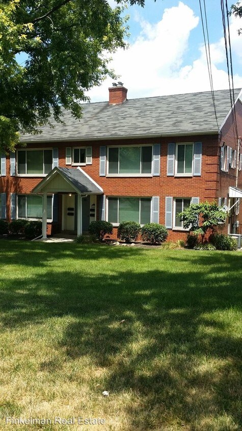 Primary Photo - 3001 Grand Ave