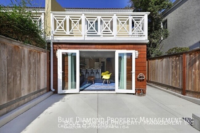 Building Photo - Turnkey 2 BR, 2.5 BA walking distance to t...