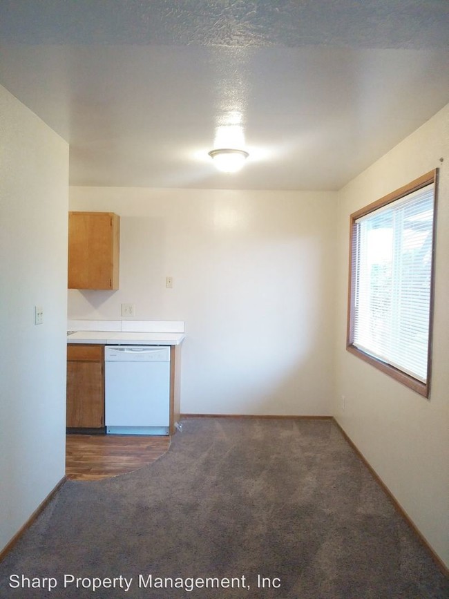 Building Photo - 1605 Fir St