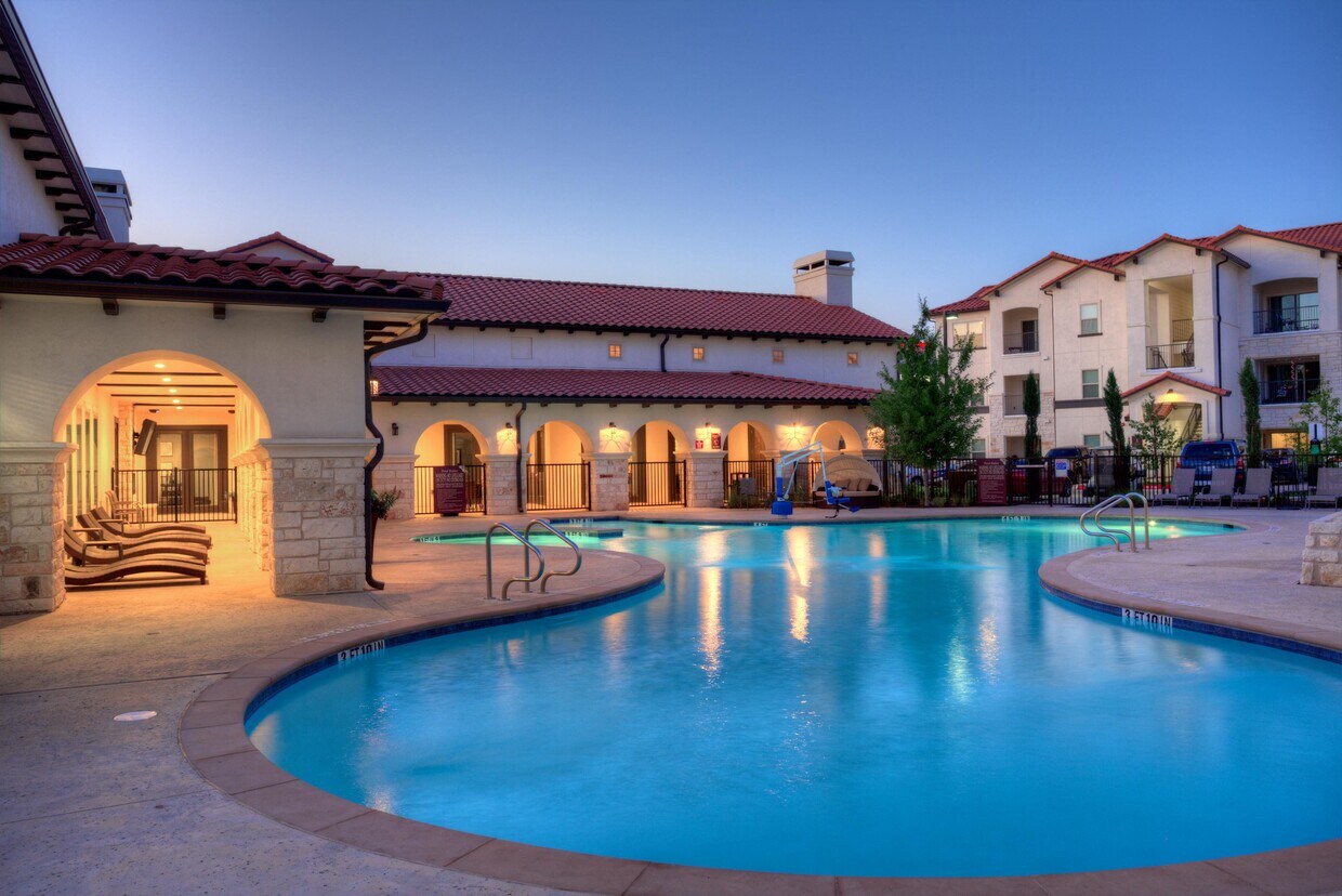 1711 Oak Hill Ln Unit 185212975, Austin, TX 78744 Room for Rent in