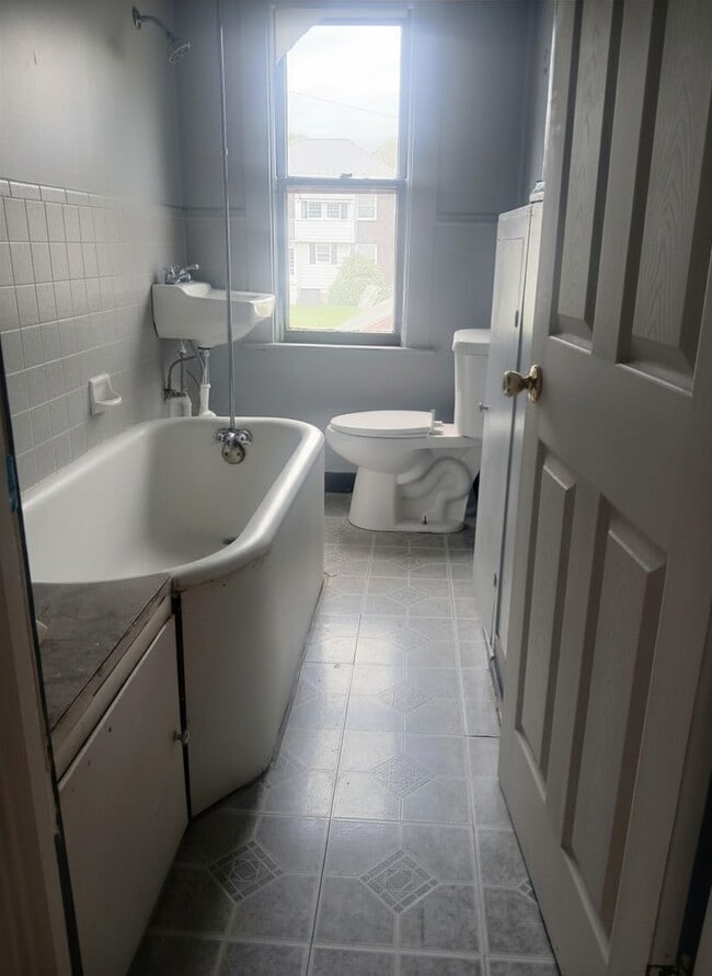 Building Photo - 131 Plainfield Ave